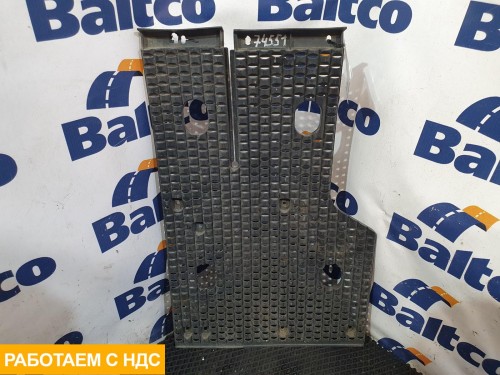 Брызговик передний